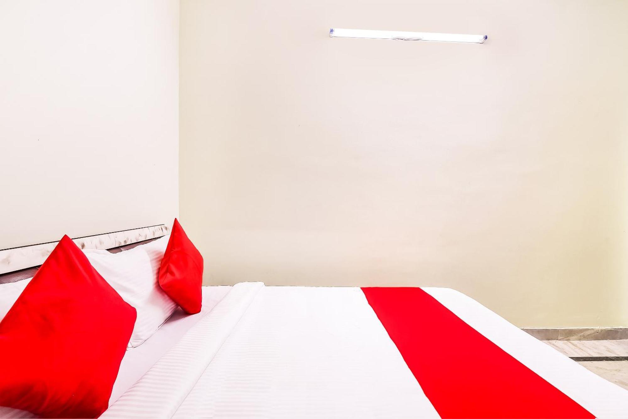 โอโย 42984 กรติกิยา พาร์ควิว เรซิเดนซี Hotel Chittoor ภายนอก รูปภาพ