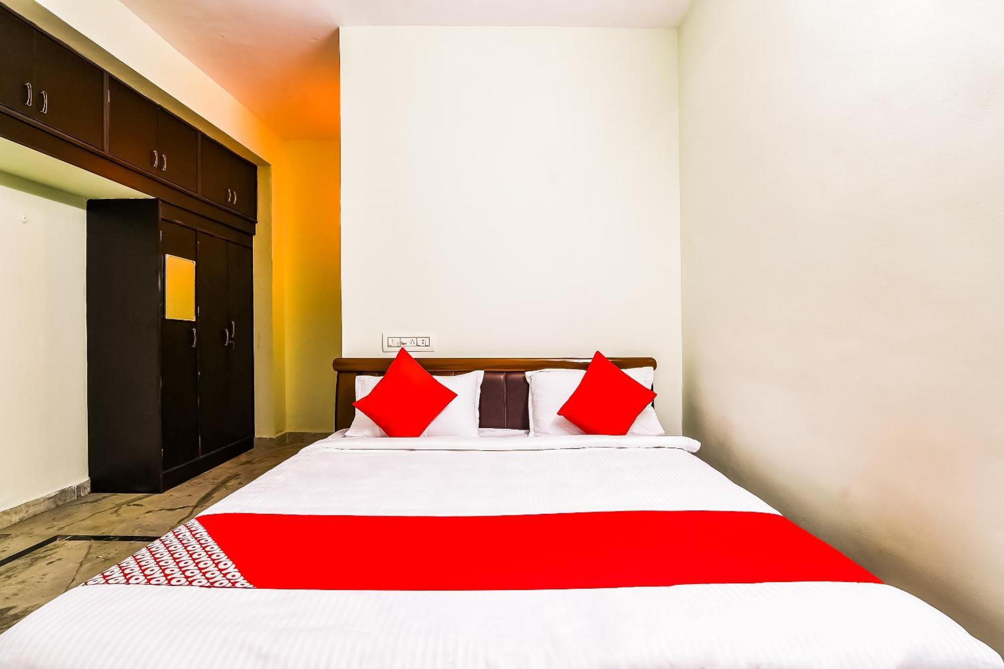 โอโย 42984 กรติกิยา พาร์ควิว เรซิเดนซี Hotel Chittoor ภายนอก รูปภาพ