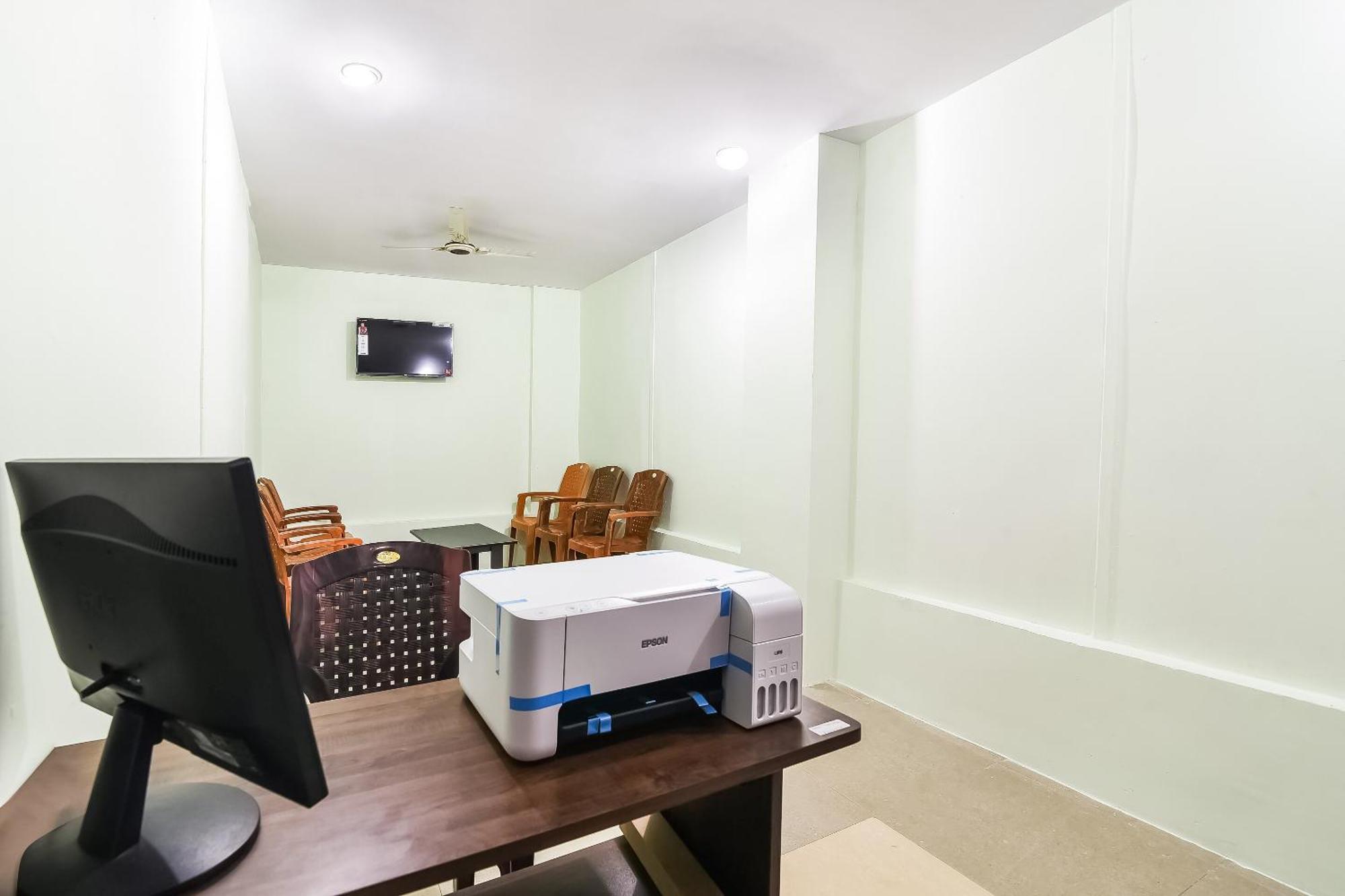 โอโย 42984 กรติกิยา พาร์ควิว เรซิเดนซี Hotel Chittoor ภายนอก รูปภาพ