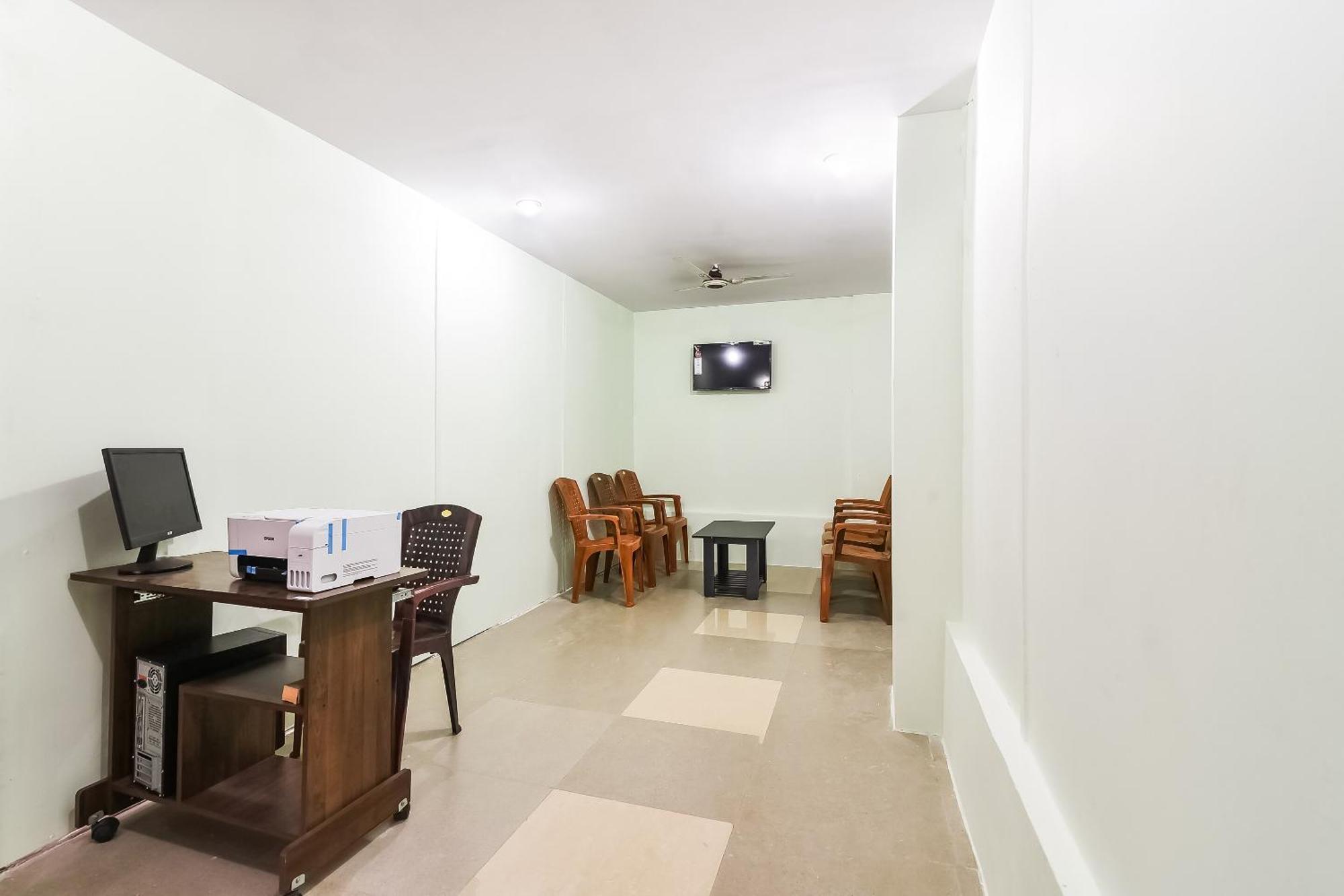 โอโย 42984 กรติกิยา พาร์ควิว เรซิเดนซี Hotel Chittoor ภายนอก รูปภาพ