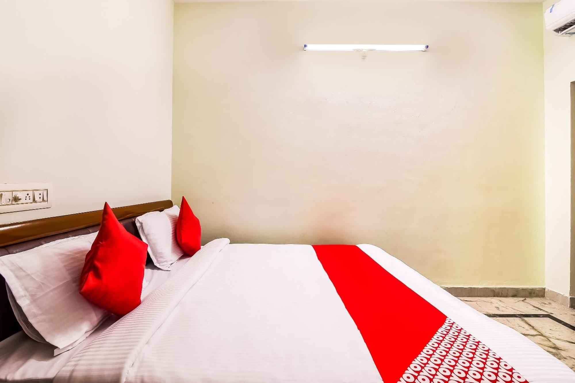 โอโย 42984 กรติกิยา พาร์ควิว เรซิเดนซี Hotel Chittoor ภายนอก รูปภาพ