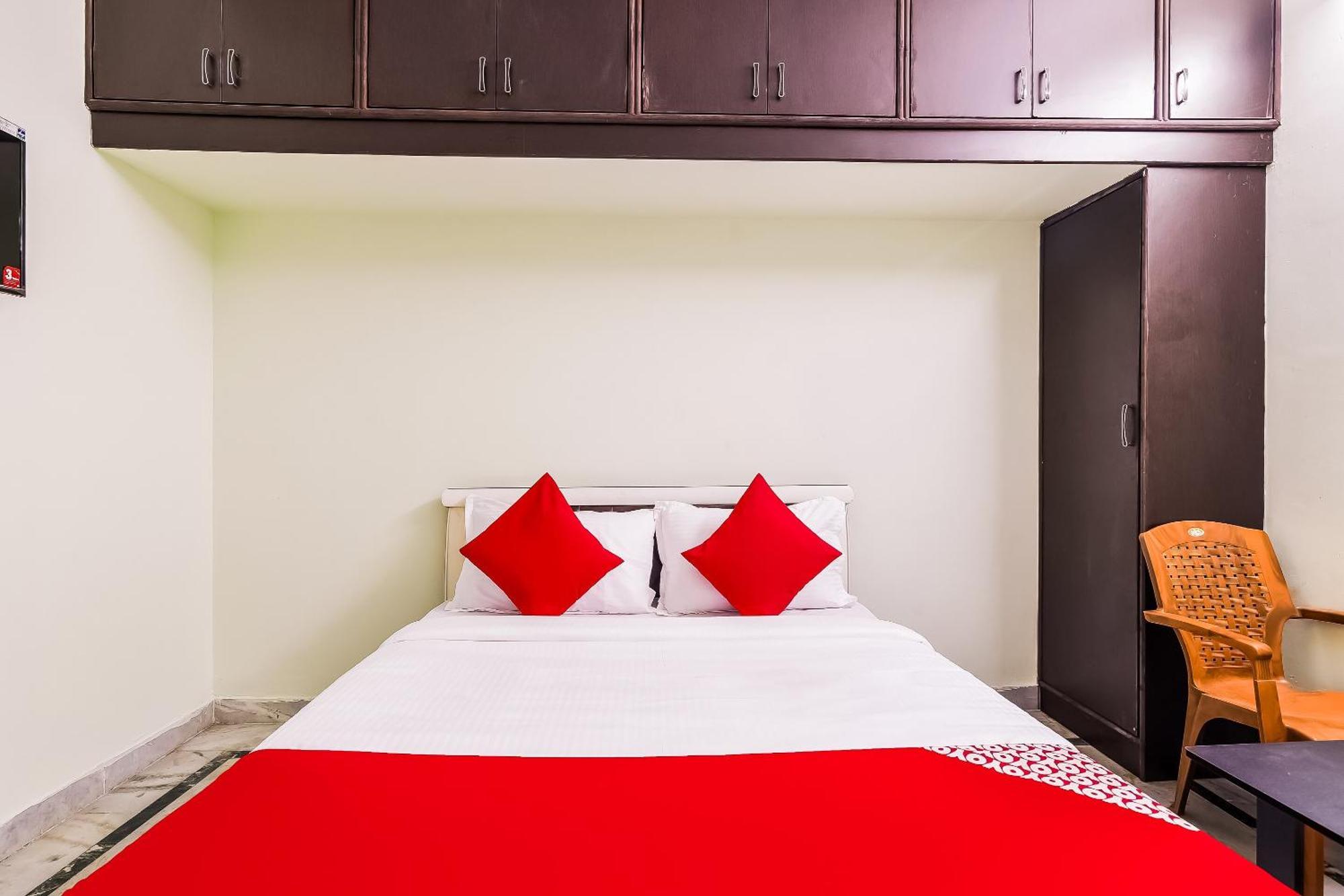 โอโย 42984 กรติกิยา พาร์ควิว เรซิเดนซี Hotel Chittoor ภายนอก รูปภาพ
